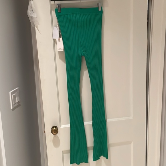 Stretchy size 1-2 or size 4 really stretchy stripe legging pants with flare - Picture 8 of 8